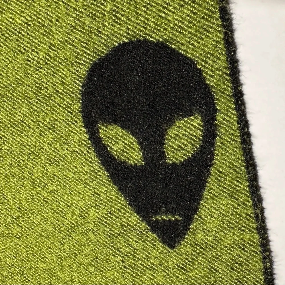 Alien Heads Soft Scarf Green Black Fringe 69.5 x 11.75 inches Sci Fi Space